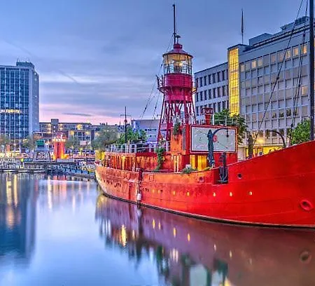 Apartment Deluxe With Great View Free Parking Rotterdam